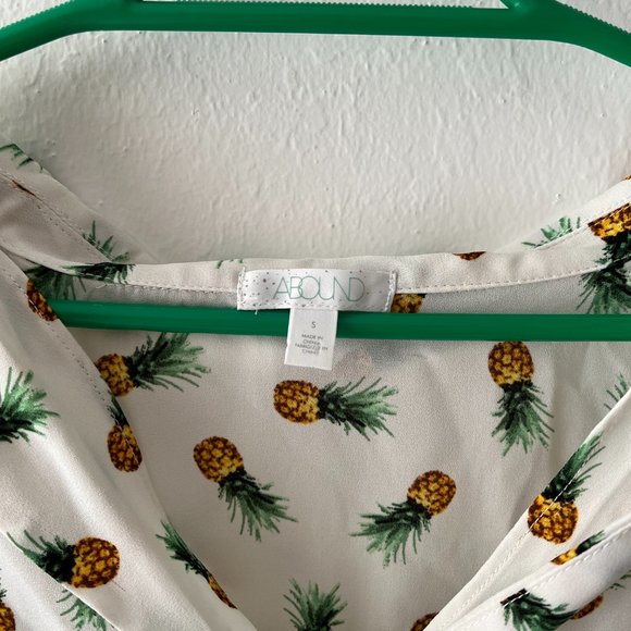 Abound Pineapple Print Semi Crop Top - Picture 2 of 2